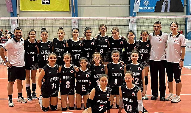 Döşemealtı Kız Voleybol Takımı yarı finalde