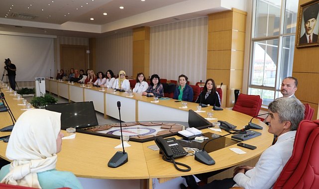 DPÜ'nün Anne Üniversitesi projesinde ilk dersi Rektör Uysal verdi