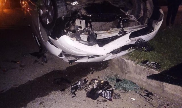 Duble yolda iki otomobil çarpıştı: 4 yaralı