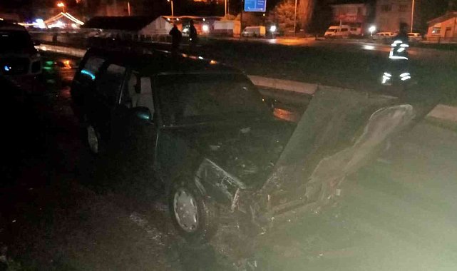 Düğünden dönen vatandaşların bulunduğu araç alevlere teslim oldu