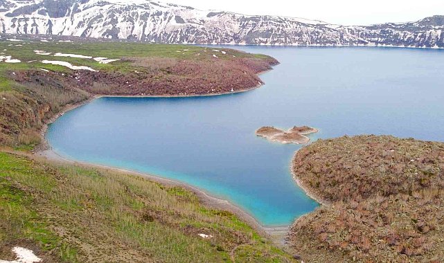 Dünyanın ikinci büyük kraterinde görsel şölen
