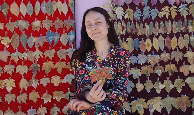 Ebru sanatını yapraklar ve lületaşıyla buluşturuyor