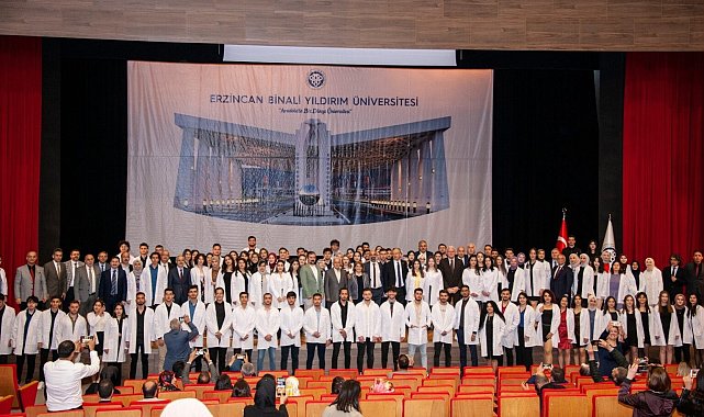 Eczacılar önlük giydi