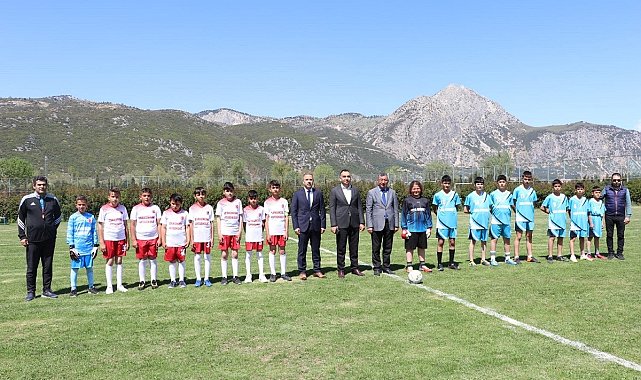 Eğirdir'de okullar arası futbol turnuvası başladı