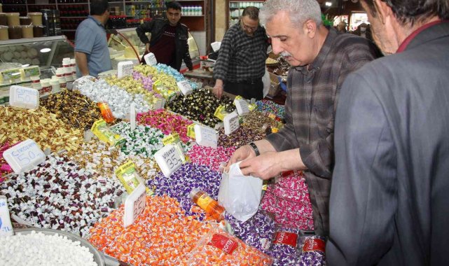 Elazığ Kapalı Çarşı'da bayram yoğunluğu