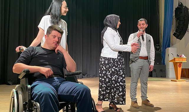 Elazığ'da 'Bir tek engel biz miyiz' adlı tiyatro oyunu sahnelendi