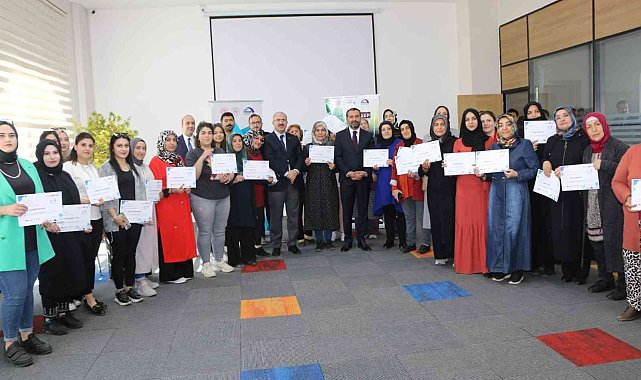 Elazığ'da genç çiftçilere sertifikaları verildi