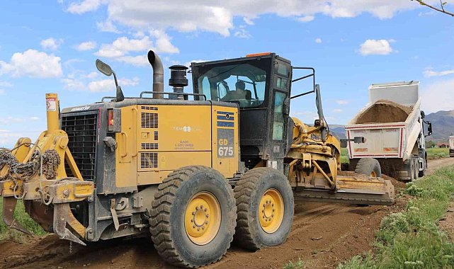 Elazığ&#039;da köy yollarında genişletme ve stabilize çalışmaları sürüyor