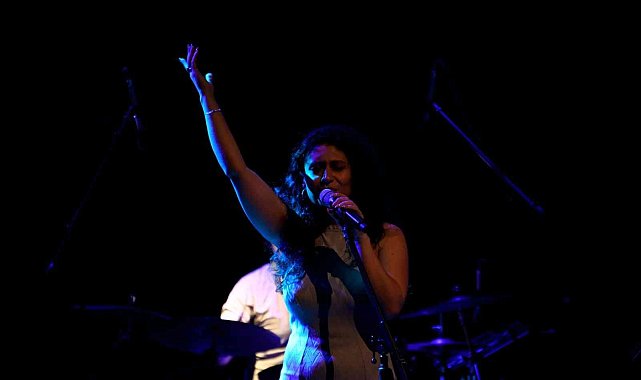 Elif Sanchez'den Mersin'de unutulmaz konser