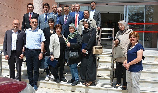 Emekliliğe ayrılan personeller plaketle uğurlandı