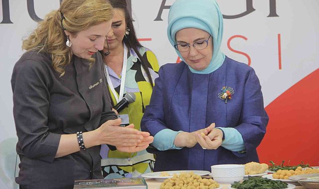 Emine Erdoğan mutfağa girdi yemek yaptı