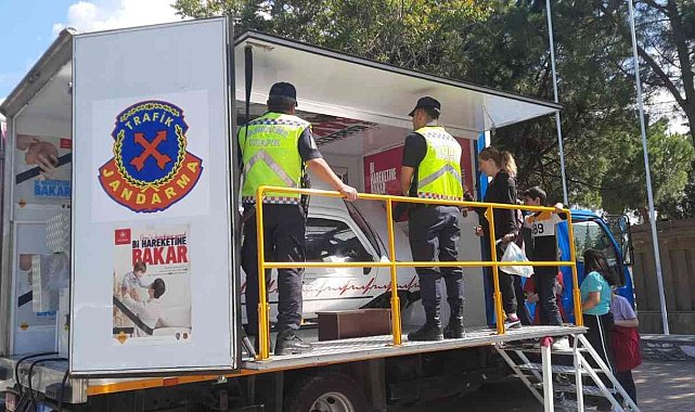 Emniyet kemerinin önemini simülasyon aracıyla anlatıldı