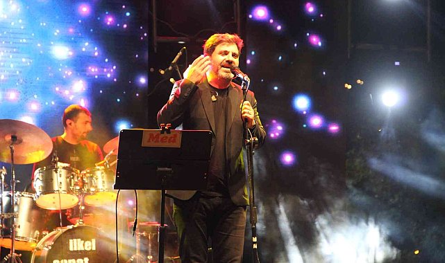 Ender Balkır şarkılarıyla Şanlıurfalıları mest etti