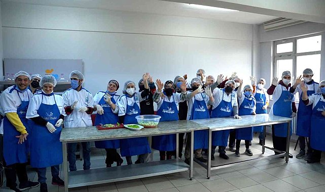 Engelsiz mutfak yüzleri güldürüyor