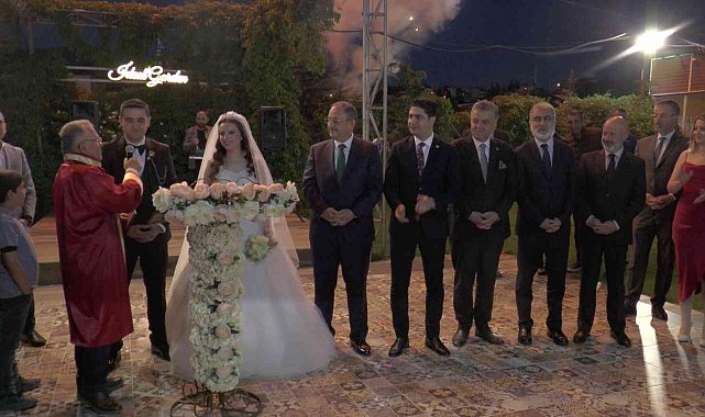 Ensari ailesinin mutlu günü