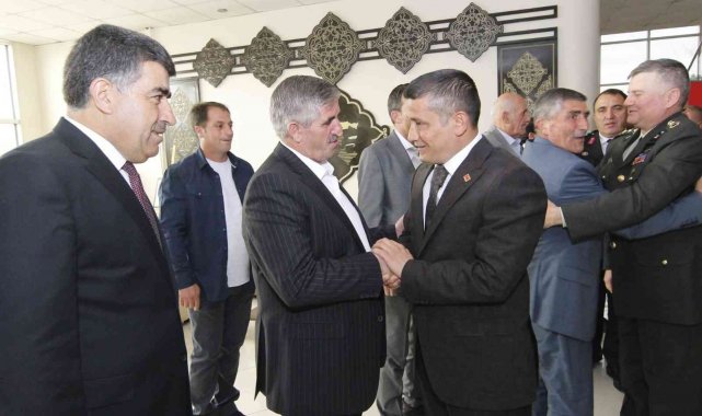 Erciş&#039;te bayramlaşma mesaisi