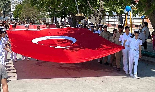 Erdek&#039;te &quot;Gençlik Yürüyüşü&quot; düzenledi