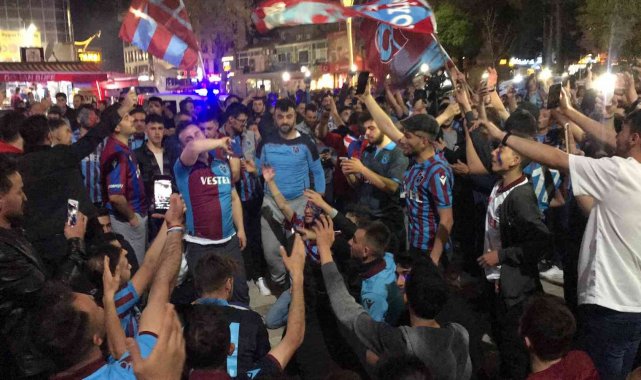 Erzincanlılar Trabzonspor'un şampiyonluğunu coşkuyla kutladı
