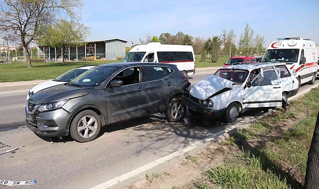Eskişehir-Ankara karayolunda zincirleme trafik kazası, 2 yaralı