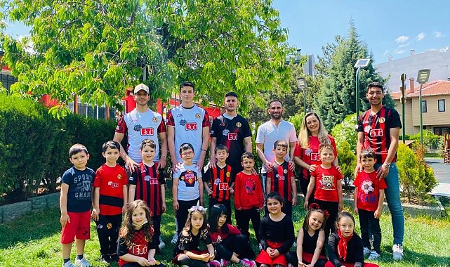 Eskişehirsporlu futbolcular çocuklarla buluştu