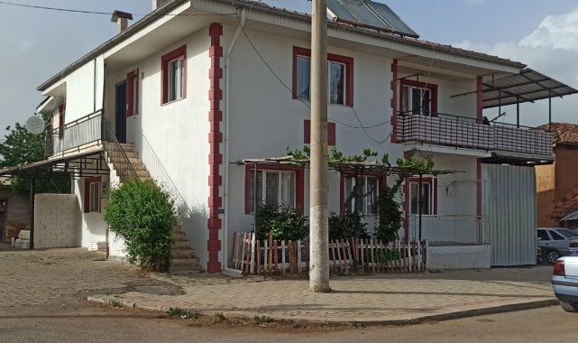 Evde baygın bulunan kız kardeşlerden 1'i öldü