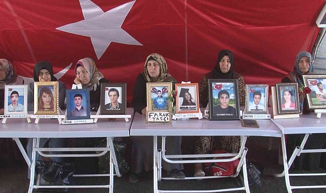 Evlatlarının yolunu gözleyen ailelerin nöbeti 982'inci gününde