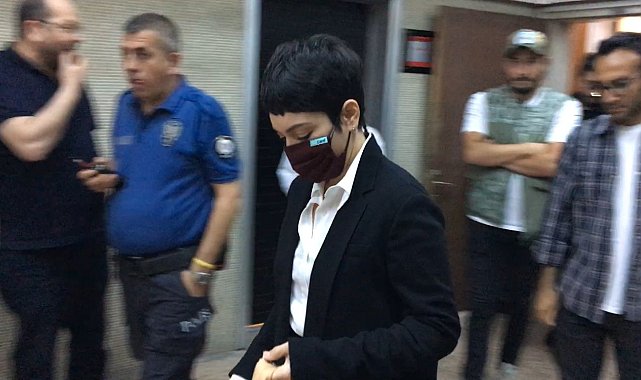 Ezgi Mola, hakaret suçundan yargılandığı davada 6 bin 960 TL para cezasına çarptırıldı