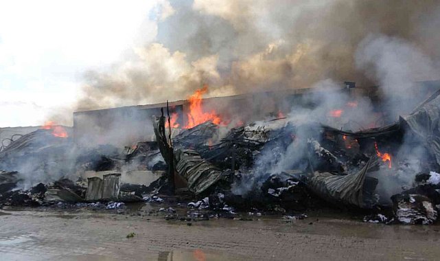 Fabrikada çıkan yangın 8 saat sonra kontrol altına alındı