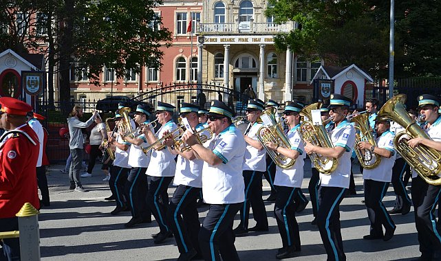 Festivalin yıldızı Bursa bandosu