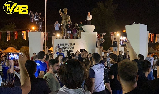 Fethiye'de Taraftarlar Sokağa Döküldü