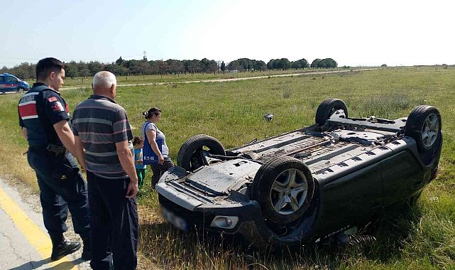 Fren yerine gaza bastı: Emniyet kemeri sayesinde takla atan araçtan 4 kişi burnu bile kanamadan çıktı
