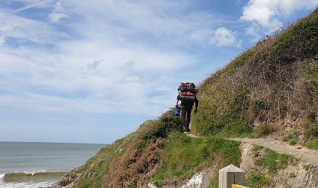 Galler'de plaj kirliliğine savaş açtı, 1126 kilometre uzunluğundaki sahilde çöpleri toplamaya başladı