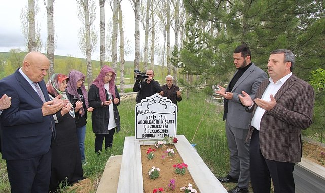 Gazeteci Nişancı, vefatının 3. yılında mezarı başında anıldı