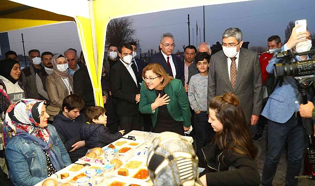 Gaziantep'teki iftar çadırında 210 bin kişilik iftar yemeği ikram edildi