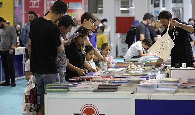 Gaziantep'teki kitap fuarını 2 günde 110 bin kişi ziyaret etti