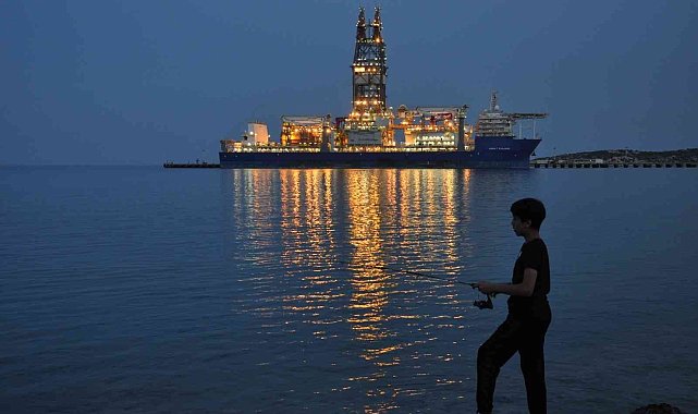 Gece görüntüsüyle mahalleyi andırıyor