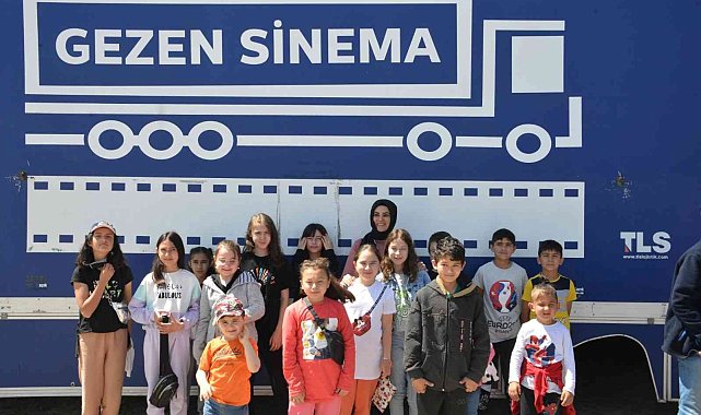 Gediz'de çocuklar, gezen sinema ile tanıştılar