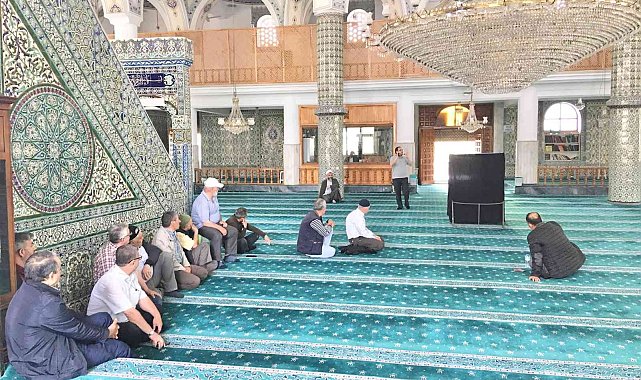 Gediz'de hac eğitim seminerleri başladı