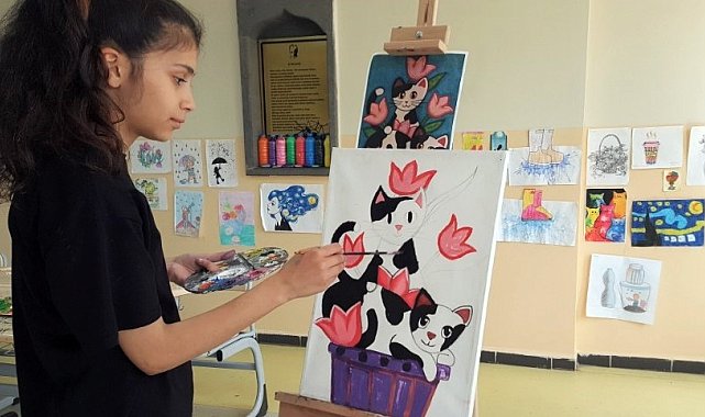 Geleceğin ressamları hünerlerini sergiliyor