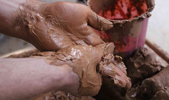 Geleneksel seramik yapımı sanatsever öğrencileri çamur ile buluşturdu