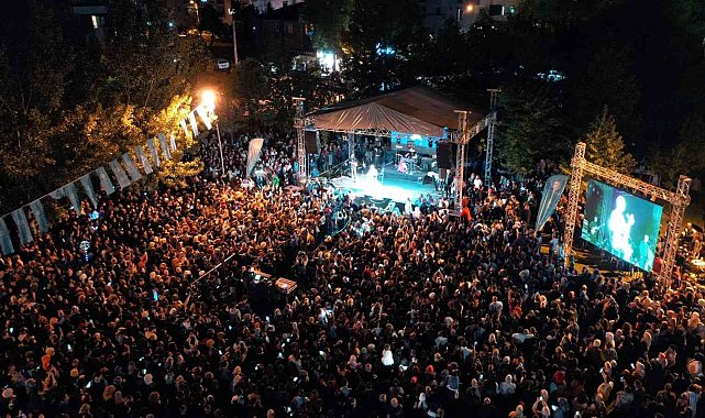 Gençler Ekin Uzunlar konseriyle coştu