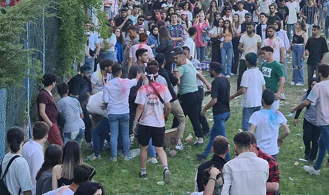 Gençlik festivalinde yumruk ve tekmeler havada uçuştu