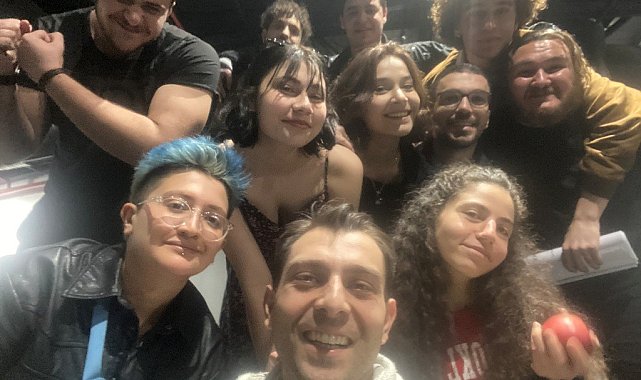 Gençlik Tiyatrosu ile gençler sahnede