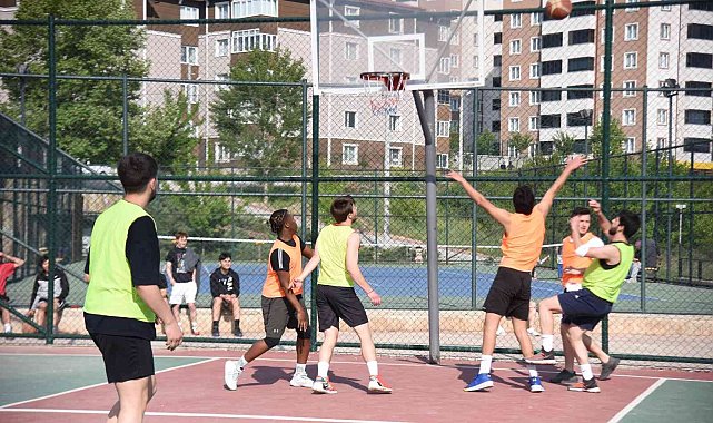 Gençlik turnuvaları renkli görüntülerle başladı