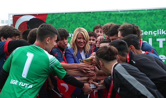 Gençlik Turnuvasında şampiyonlar kupalarını aldı