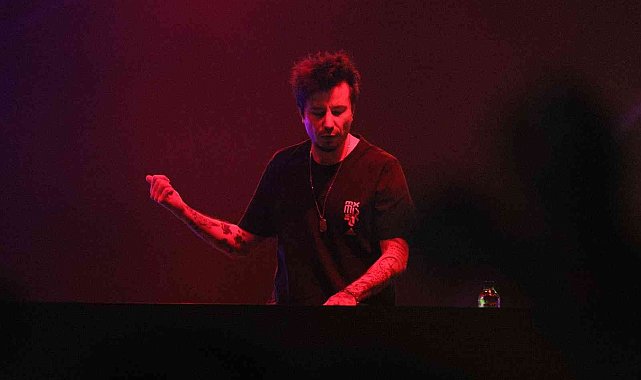 Gençlik ve Spor Festivali&#039;nin son gününde gençler, konser ve yarışmalarla eğlenceye doydu