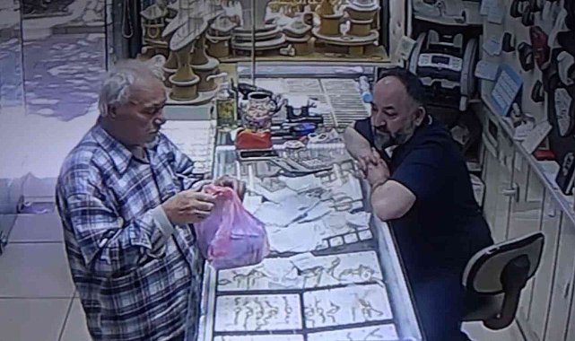 Gerçek kuyumcuda ortaya çıktı: Az kalsın dolandırıcıya 257 bin lirasını kaptırıyordu