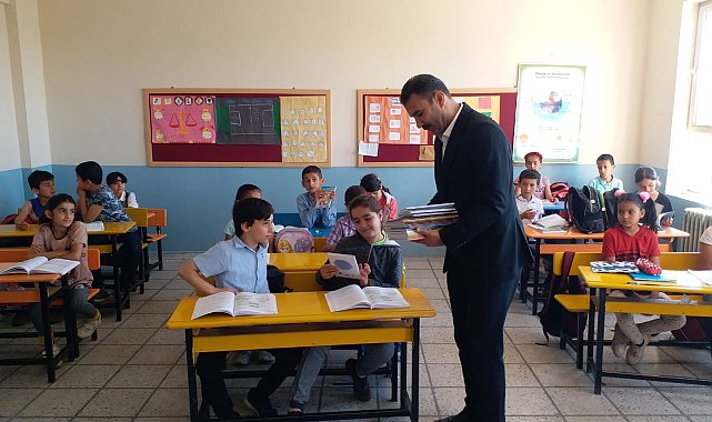 Gerger Müftülüğünden ilkokullara kitap desteği