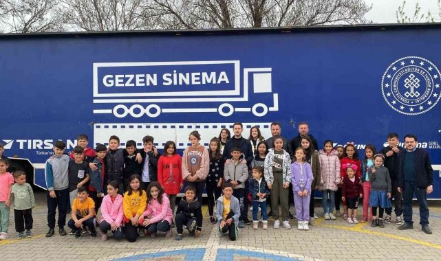 Gezen Sinema Tırı Altıntaş'ta çocuklarla buluştu