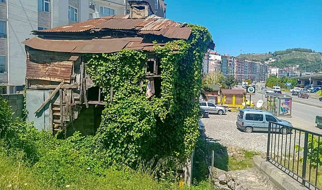Giresun'da metruk binalar yıkılıyor